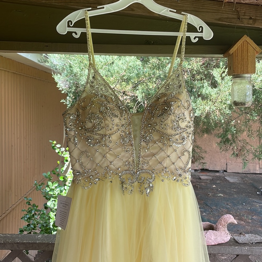 Prom dress - Picture 2 of 6